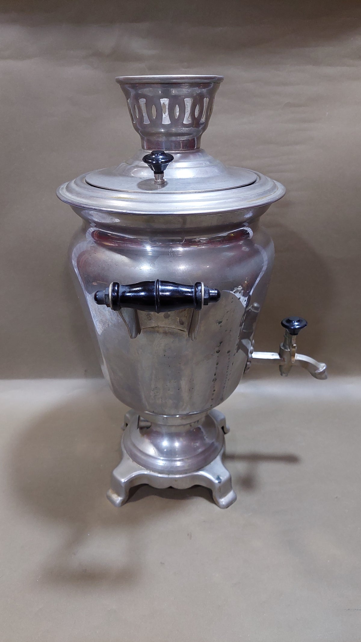samovar, chrome plated samovar. bronze samovar in chrome. electric samovar. . electric samovar-kettle. antique samovar from 1986.