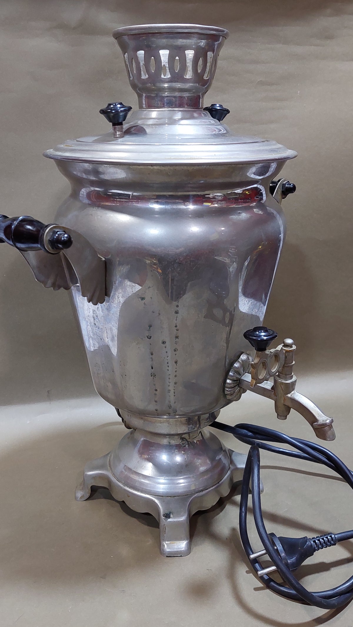 samovar, chrome plated samovar. bronze samovar in chrome. electric samovar. . electric samovar-kettle. antique samovar from 1986.