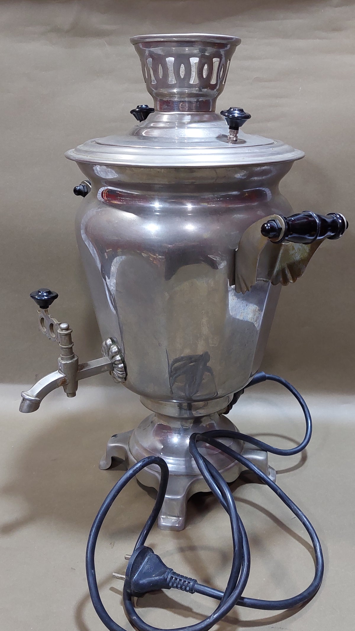 samovar, chrome plated samovar. bronze samovar in chrome. electric samovar. . electric samovar-kettle. antique samovar from 1986.