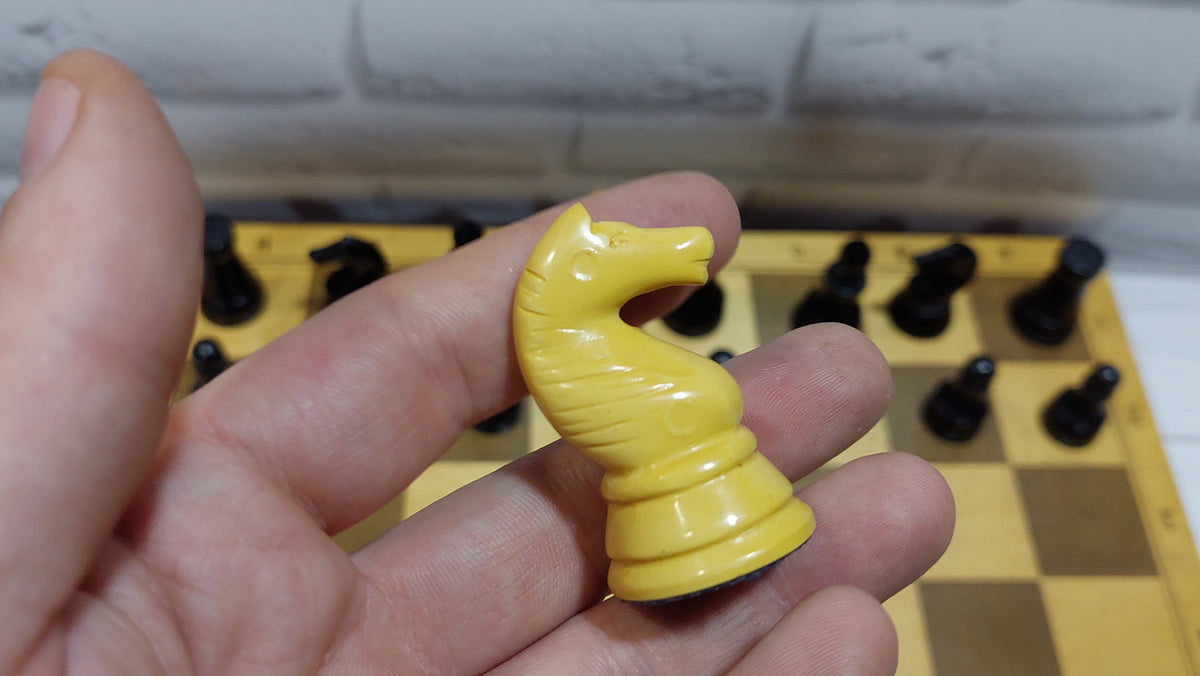 Soviet chess set made of durable plastic, in good condition, 1970s.