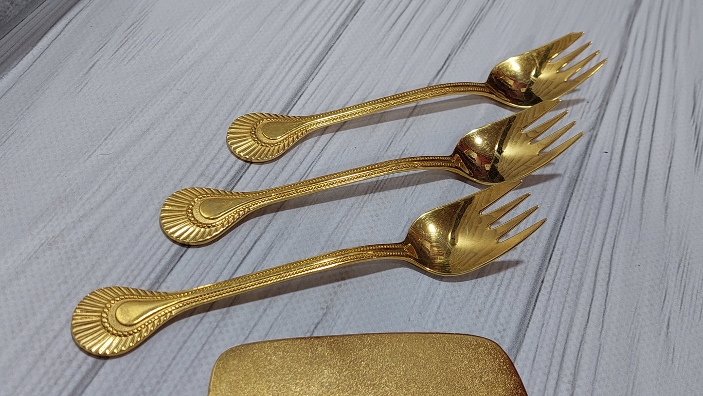 beautiful vintage dessert set, spatula and six forks, gilded, made in Tallinn.