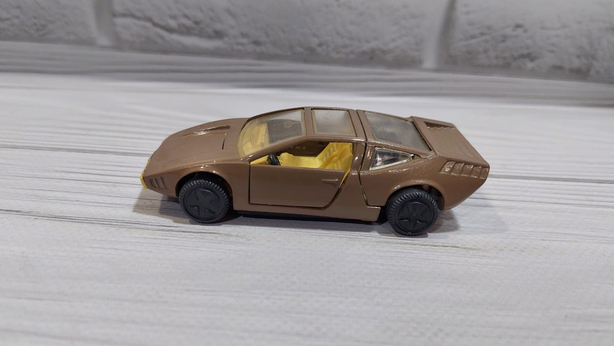 A remake of the 1970s ALPHA ROMEO IGUANA.