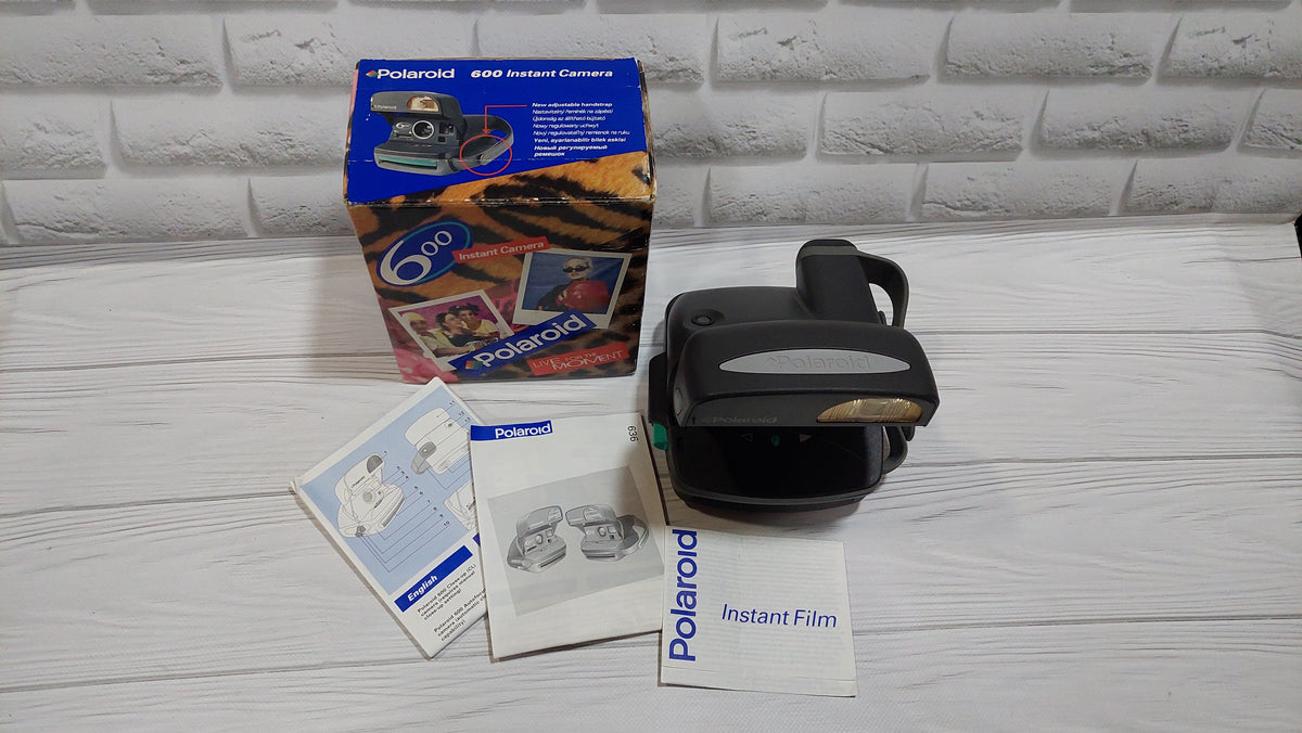Polaroid P600 Instant Camera, Instructions and Retail Box - Very Good Condition
