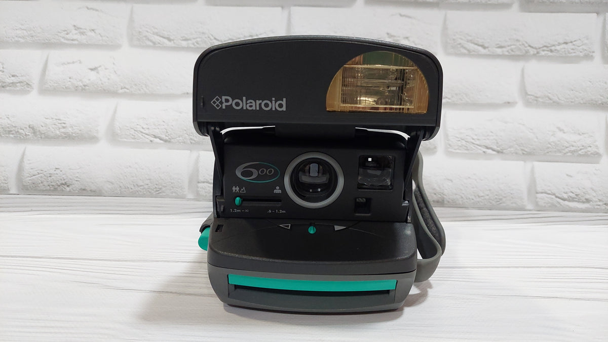 Polaroid P600 Instant Camera, Instructions and Retail Box - Very Good Condition
