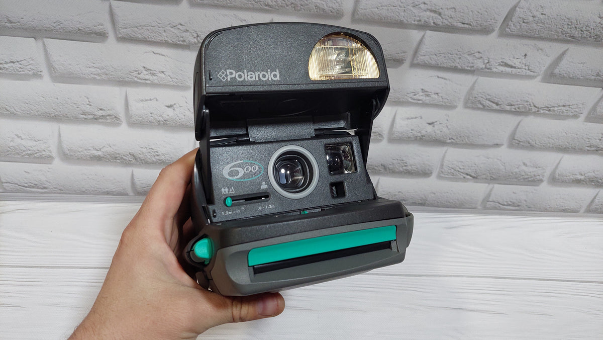 Polaroid P600 Instant Camera, Instructions and Retail Box - Very Good Condition