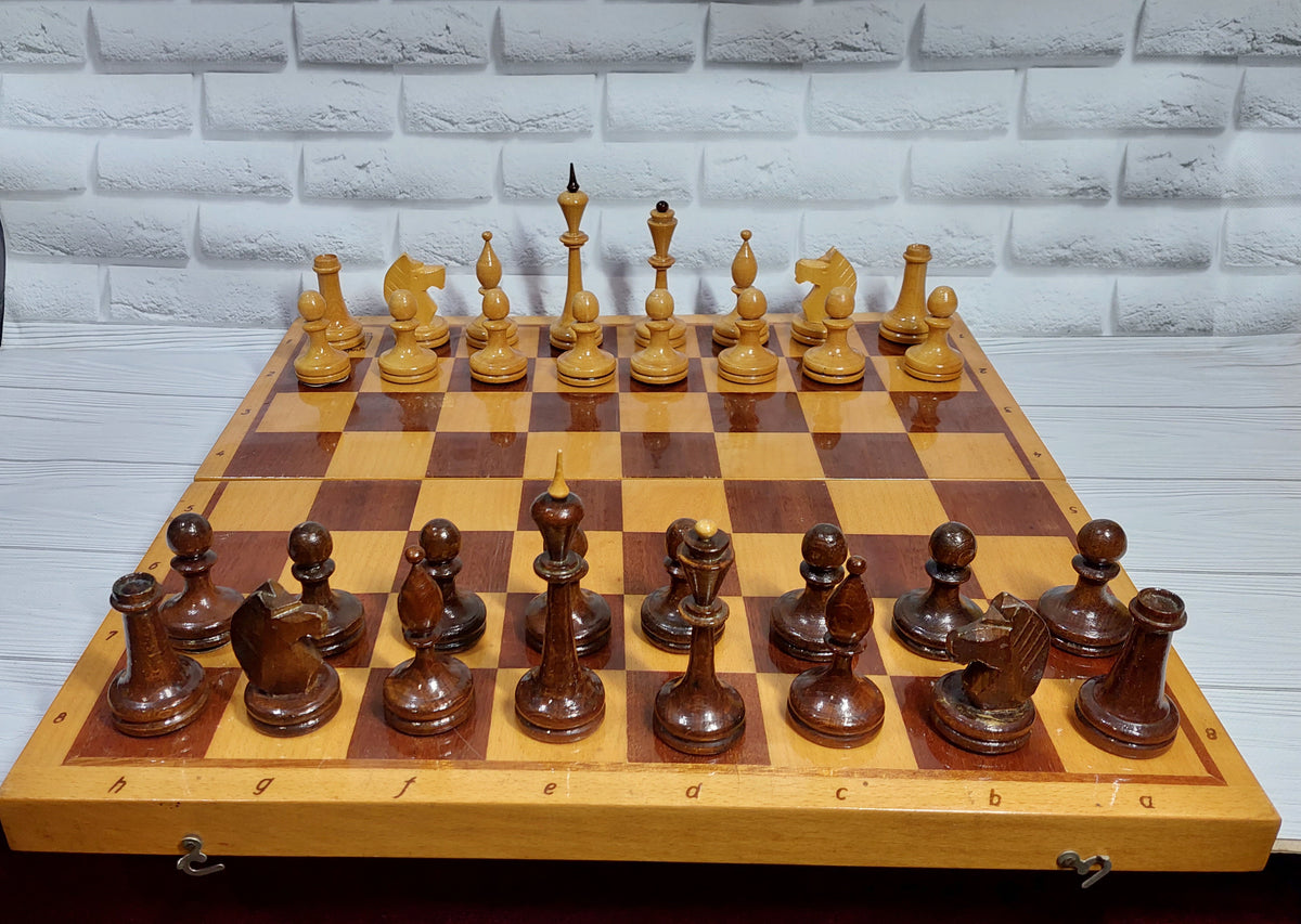 USSR Chess, Soviet Chess, Wooden Chess, Antique Chess Pieces, Russian Chess from the 1970s.