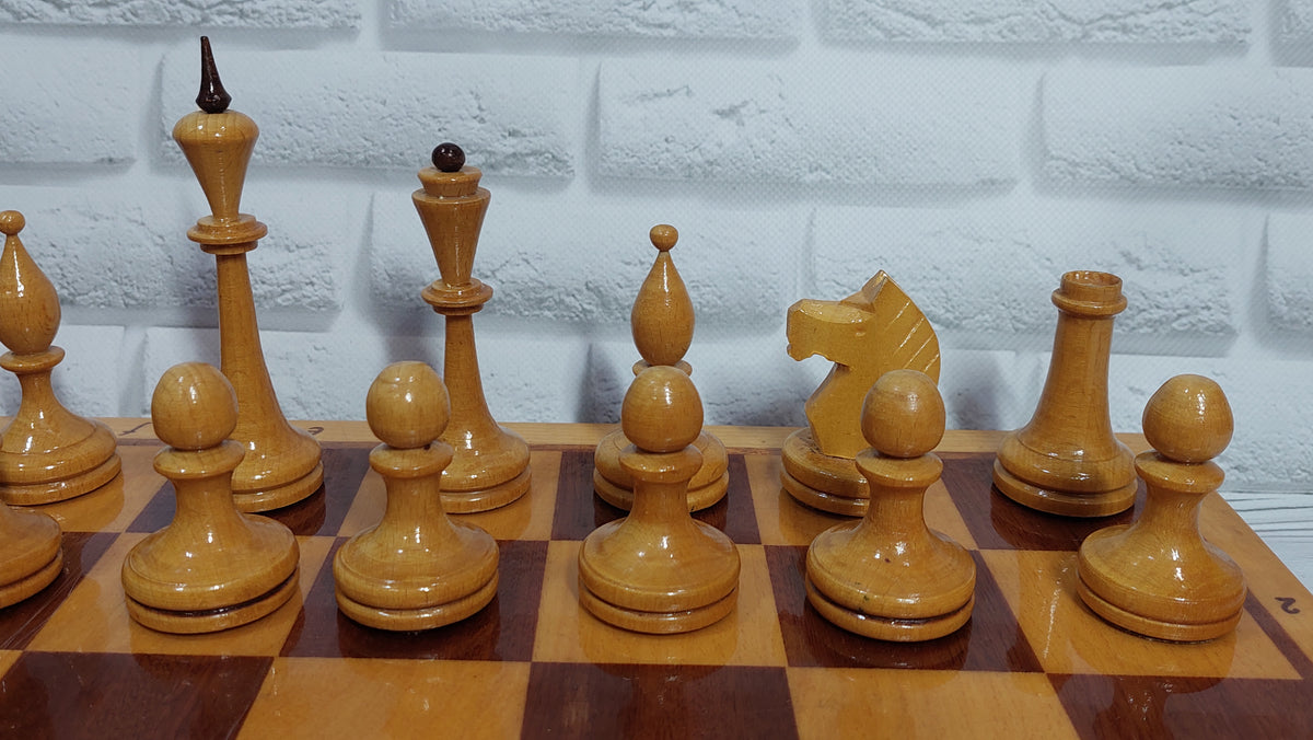 USSR Chess, Soviet Chess, Wooden Chess, Antique Chess Pieces, Russian Chess from the 1970s.