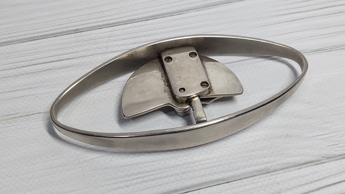 Rare Soviet manual dynamometer in good condition. It measures hand grip strength up to 90 kg The result is reset by turning the screw at the back.