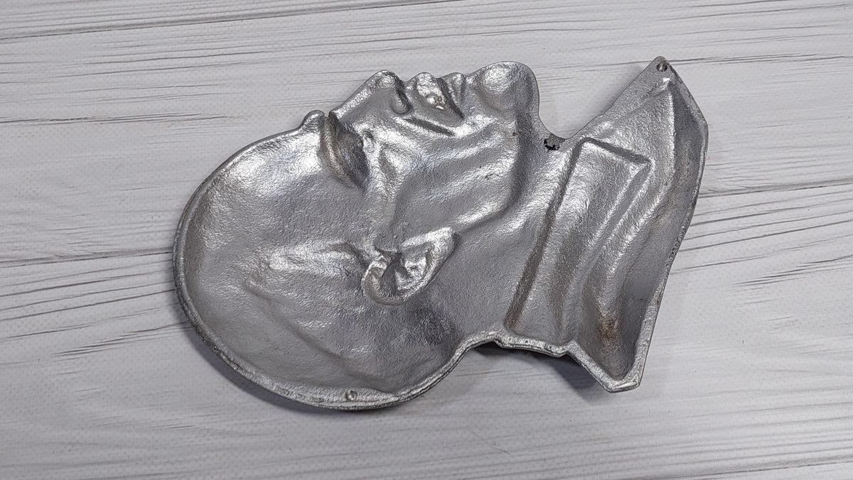 bas-relief Lenin.