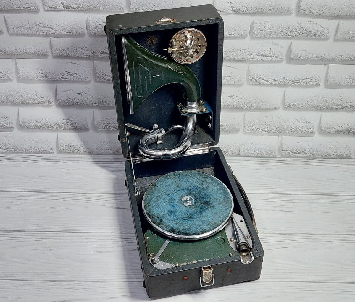 Gramophone Northern Press Leningrad, travel gramophone, small.