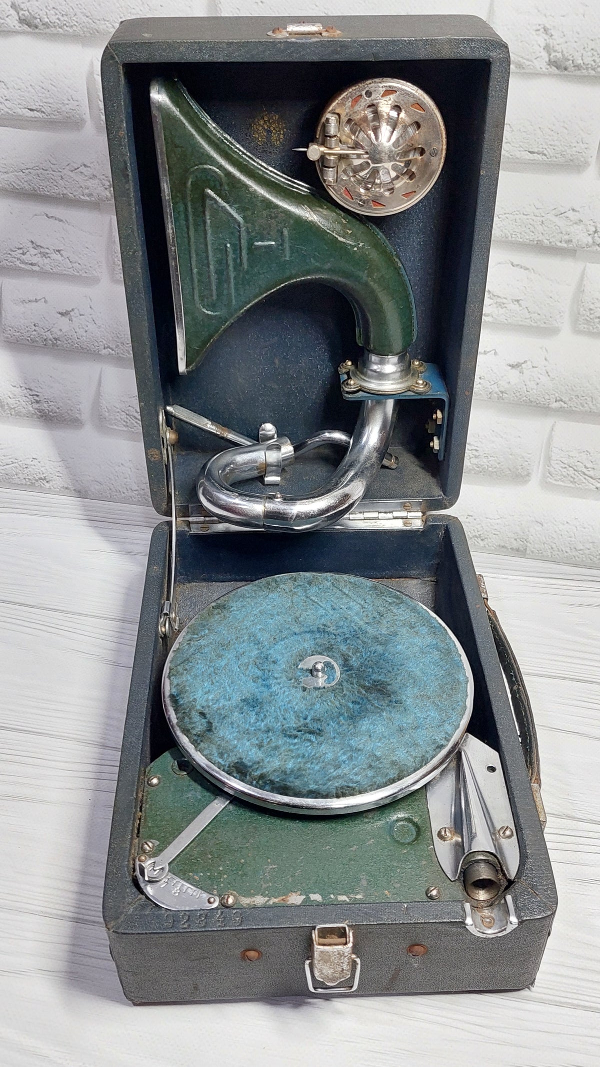 Gramophone Northern Press Leningrad, travel gramophone, small.