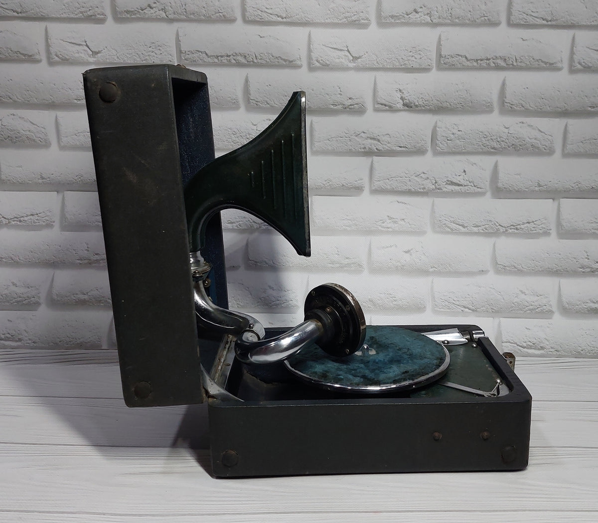 Gramophone Northern Press Leningrad, travel gramophone, small.