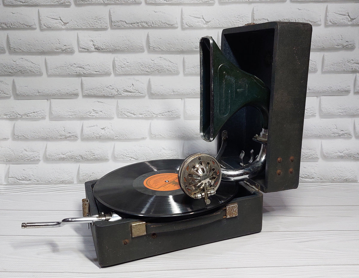 Gramophone Northern Press Leningrad, travel gramophone, small.