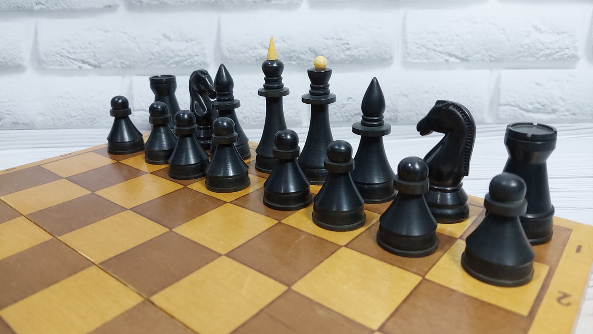 Chess set made of durable plastic, in very good condition, 1980s. A great gift for men, chess lovers and collectors!