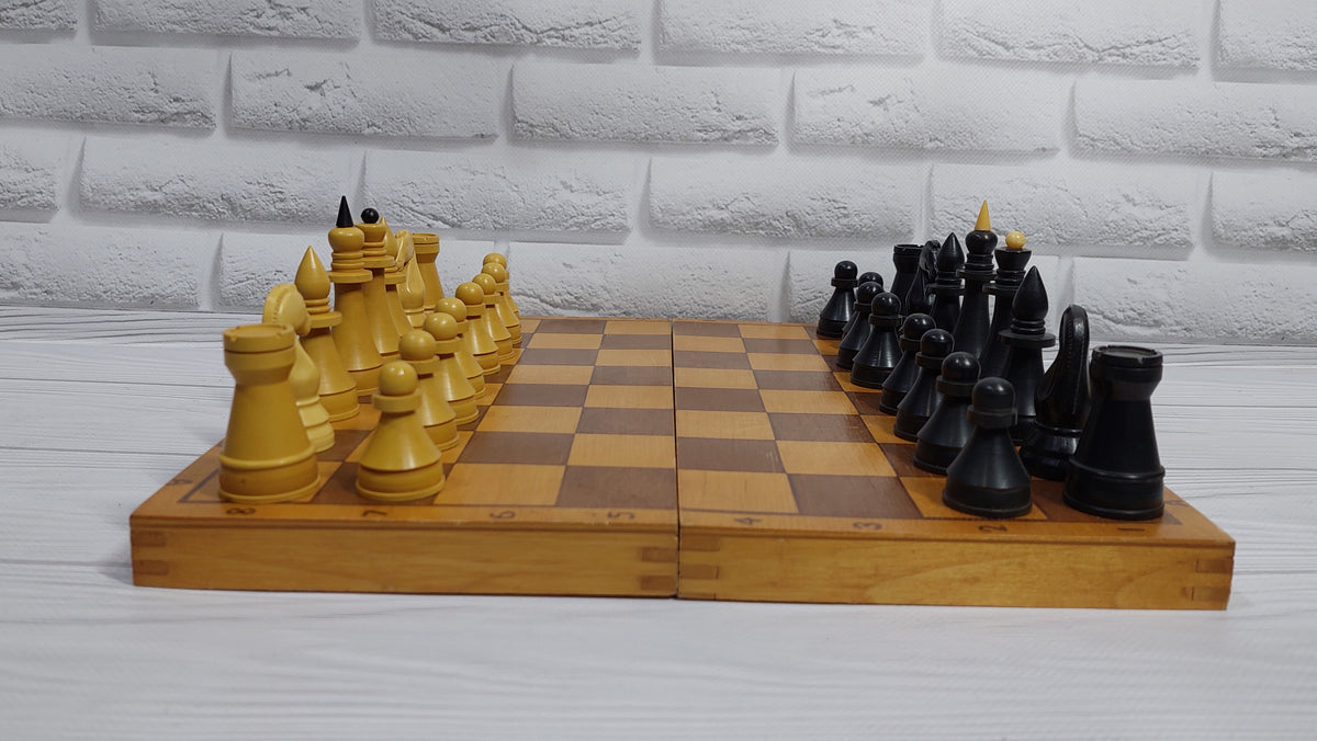 Chess set made of durable plastic, in very good condition, 1980s. A great gift for men, chess lovers and collectors!