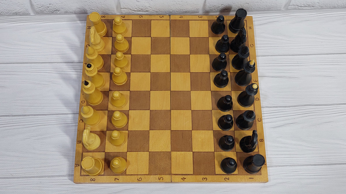 Chess set made of durable plastic, in very good condition, 1980s. A great gift for men, chess lovers and collectors!