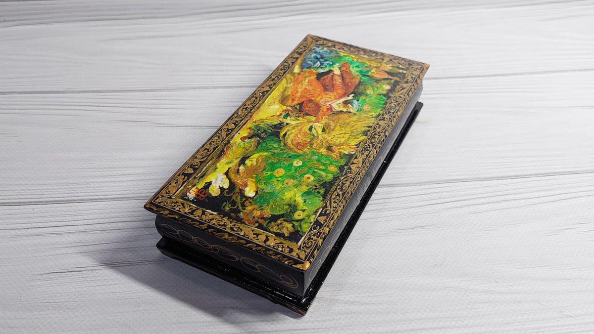 Vintage Hand Painted  Era Fedoskino Papier Mâché Lacquer Box.