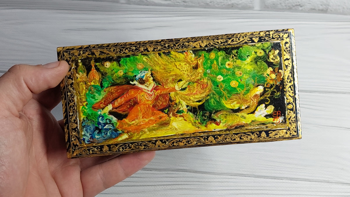 Vintage Hand Painted  Era Fedoskino Papier Mâché Lacquer Box.