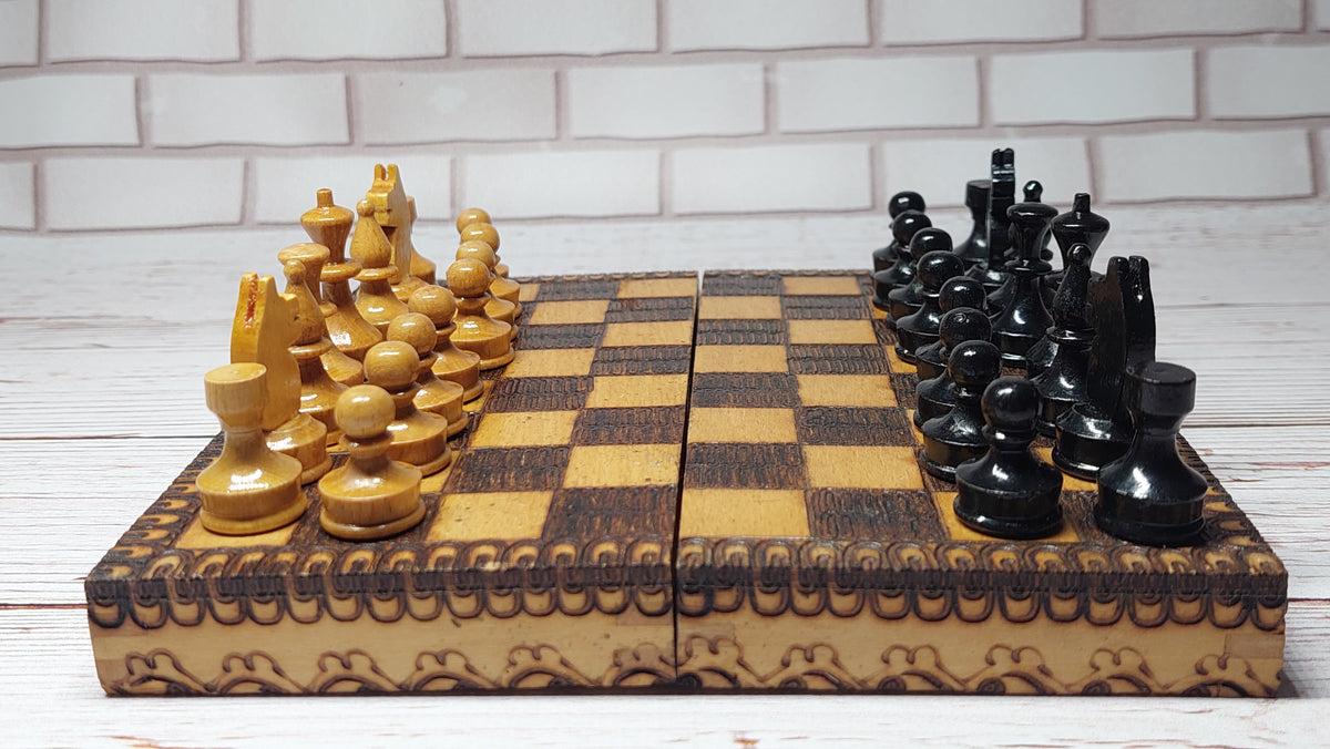 Soviet wooden chess made in the 70s, in very good condition.