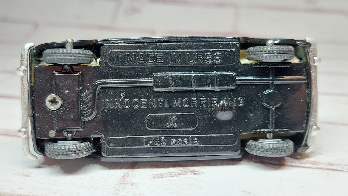 Collectible car 1/43 1970s innocenti morris im3