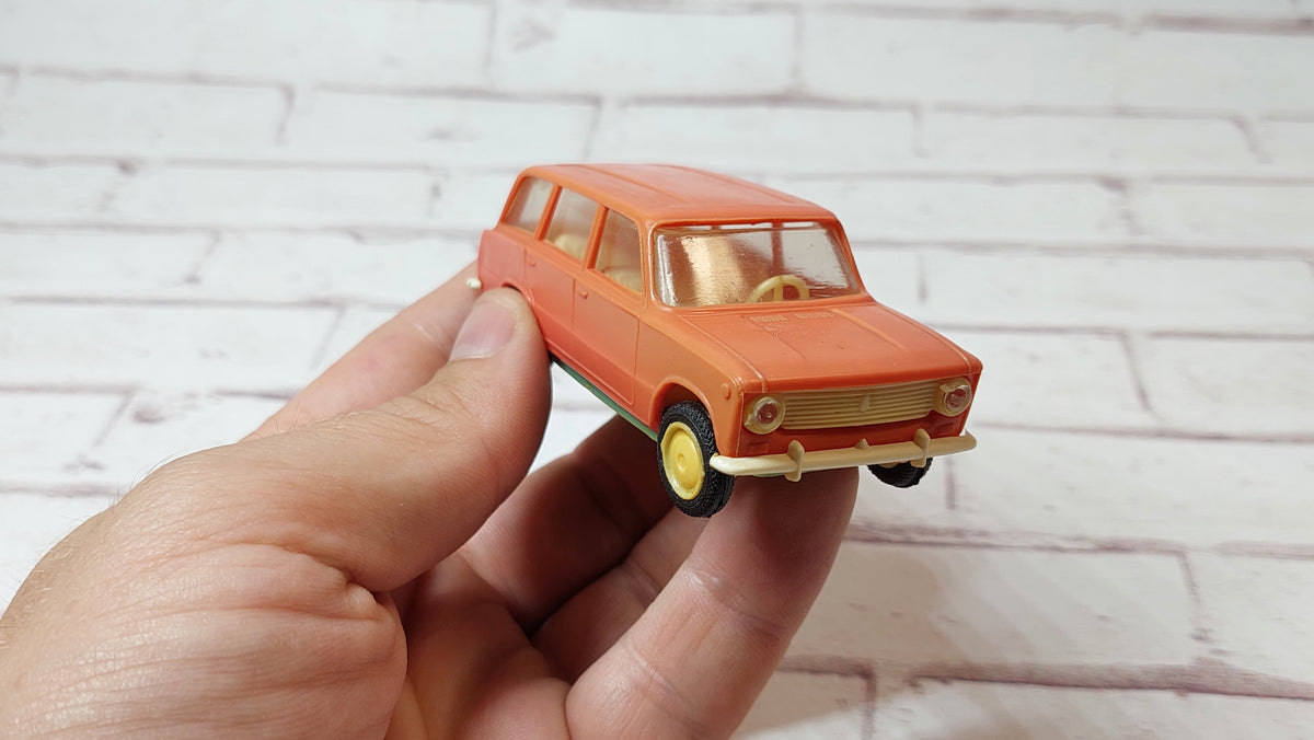 Collectible car 1/43 1970s Zhiguli 21-02.