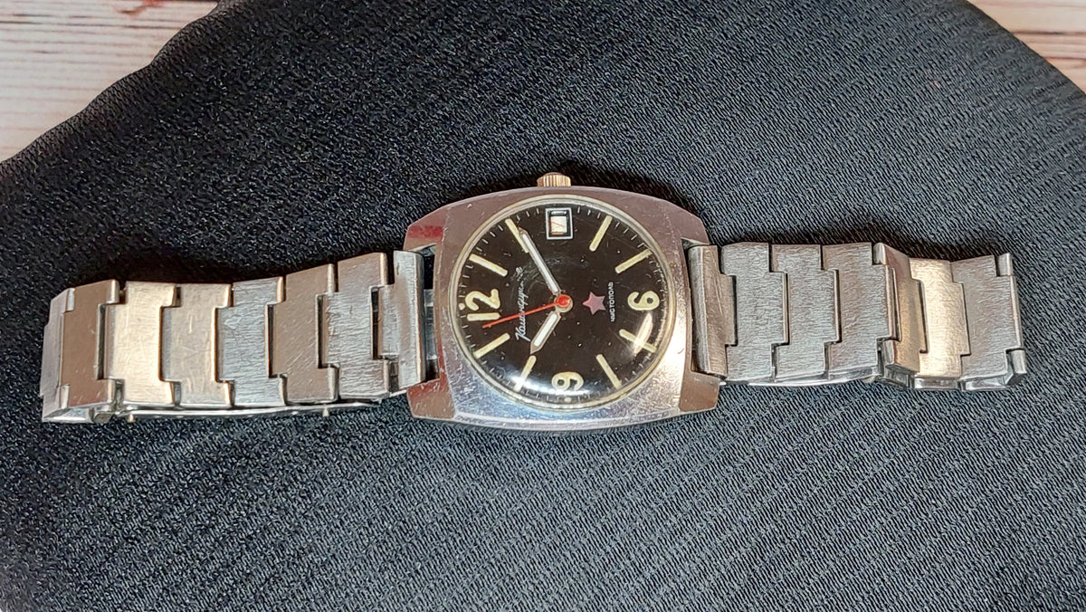 Soviet vintage watch VOSTOK commander mechanical mechanical watch USSR.