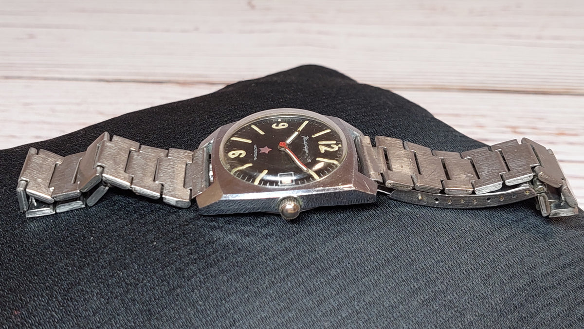 Soviet vintage watch VOSTOK commander mechanical mechanical watch USSR.