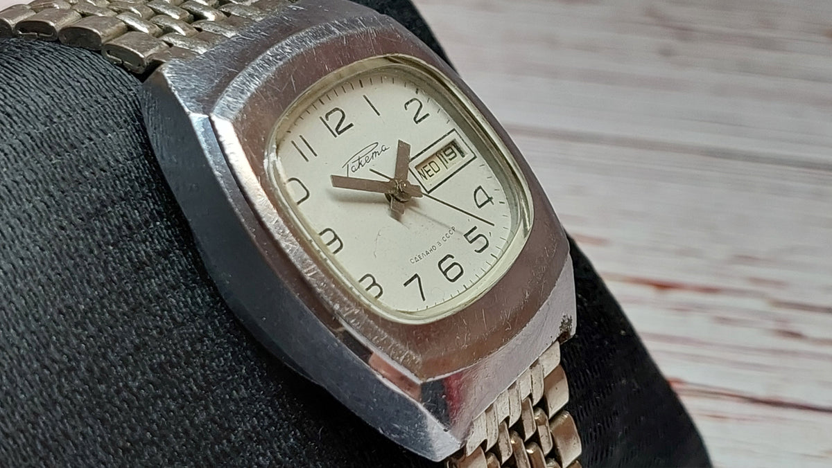 Soviet vintage watch RAKETA mechanical mechanical watch USSR.