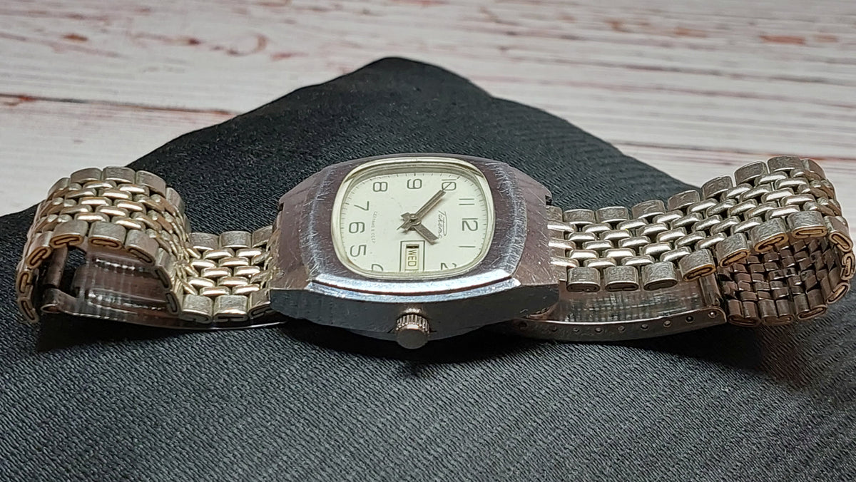 Soviet vintage watch RAKETA mechanical mechanical watch USSR.