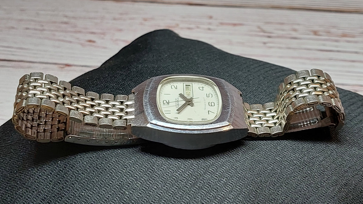 Soviet vintage watch RAKETA mechanical mechanical watch USSR.
