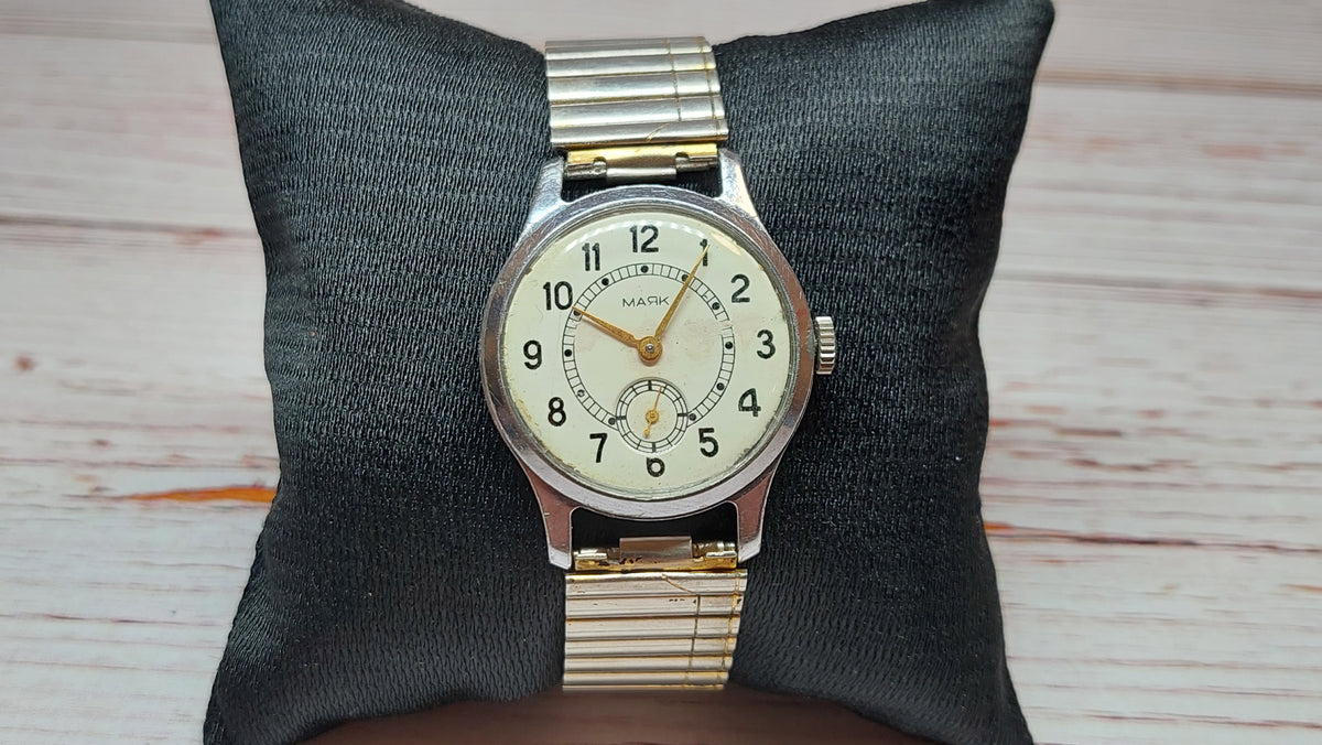 Soviet vintage watch MAYAK mechanical mechanical watch USSR.