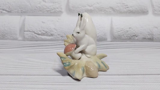 Soviet figurine of a squirrel with a spring mushroom. GORODNITSA.