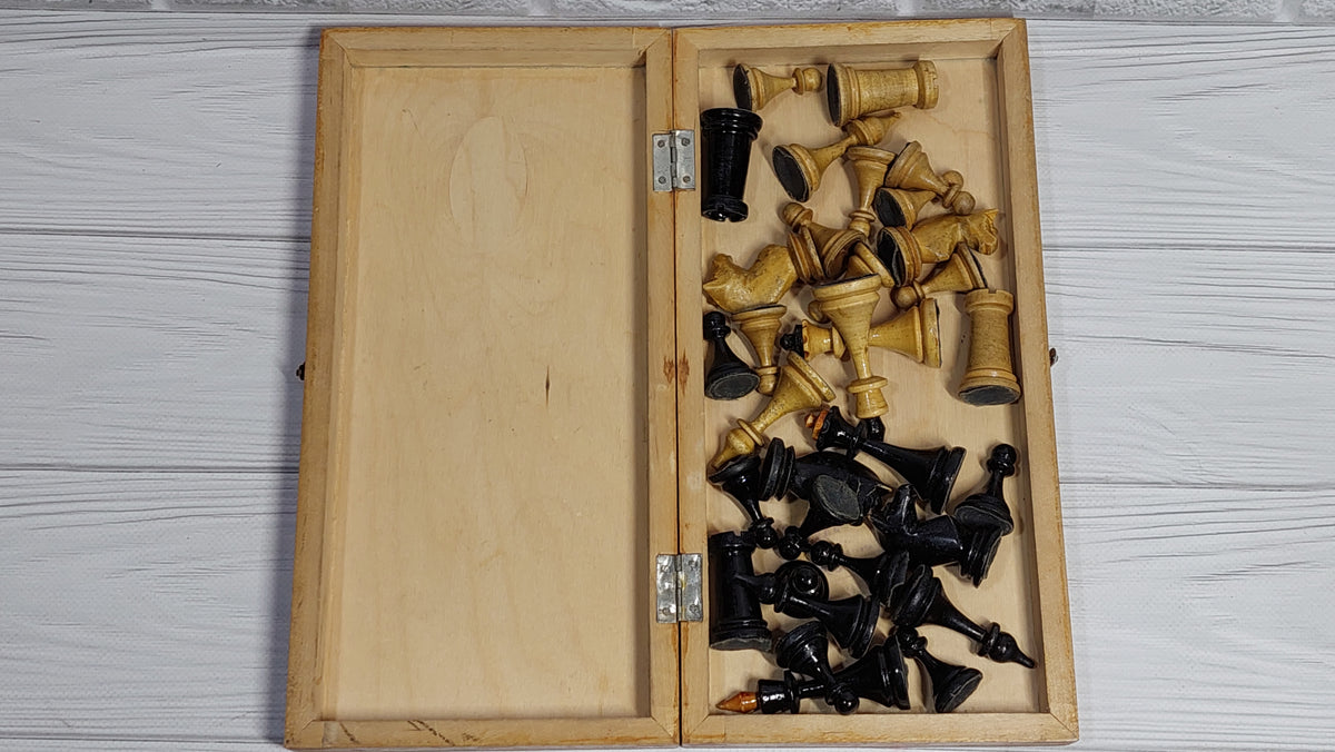 Beautiful authentic classic soviet wooden medium chess set, russian usa, vintage 1959.