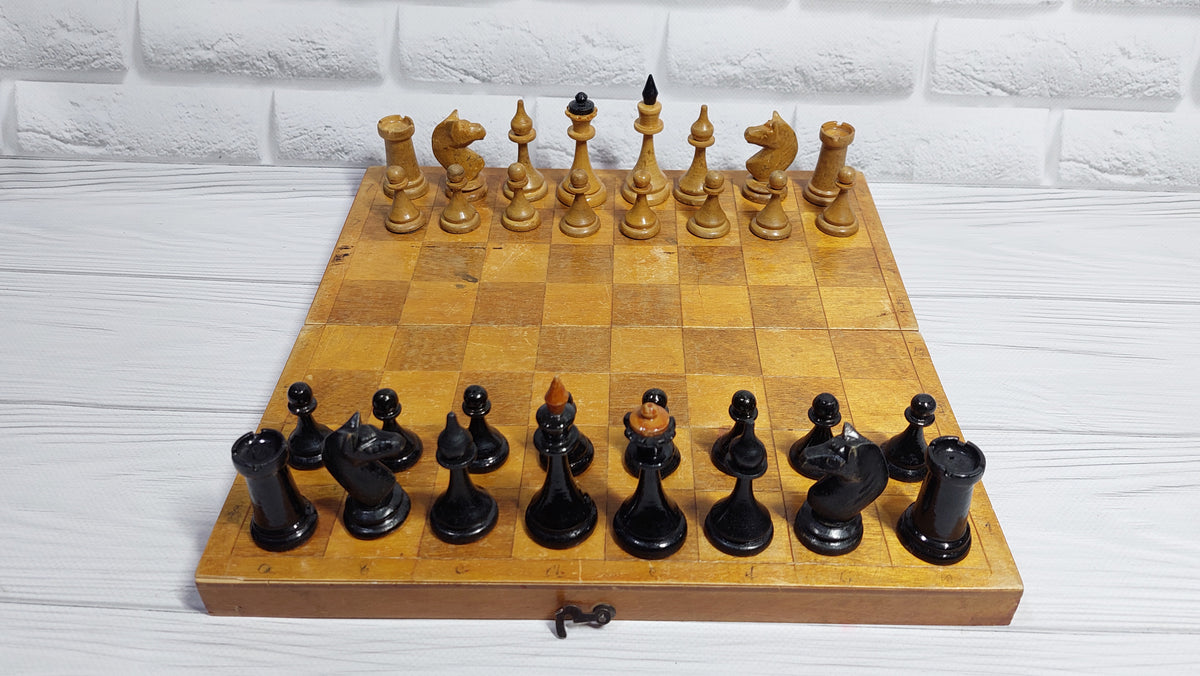 Beautiful authentic classic soviet wooden medium chess set, russian usa, vintage 1959.