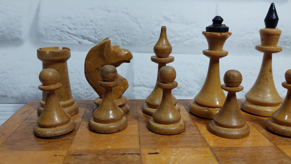 Beautiful authentic classic soviet wooden medium chess set, russian usa, vintage 1959.