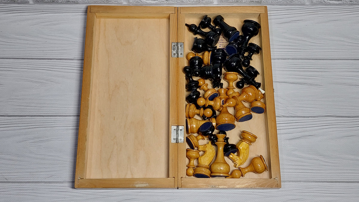 Beautiful authentic classic soviet wooden medium chess set, russian usa, vintage 1950.