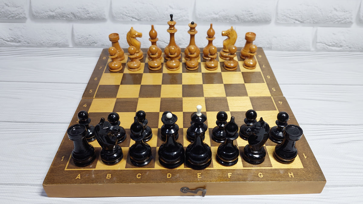 Beautiful authentic classic soviet wooden medium chess set, russian usa, vintage 1950.