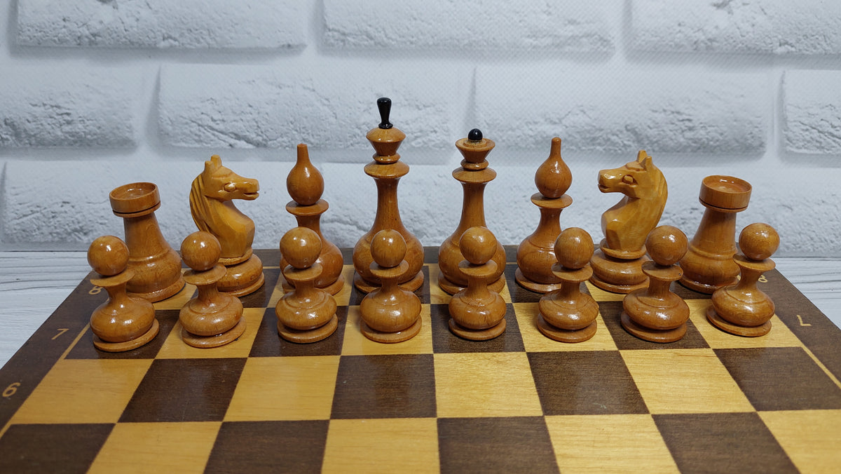 Beautiful authentic classic soviet wooden medium chess set, russian usa, vintage 1950.