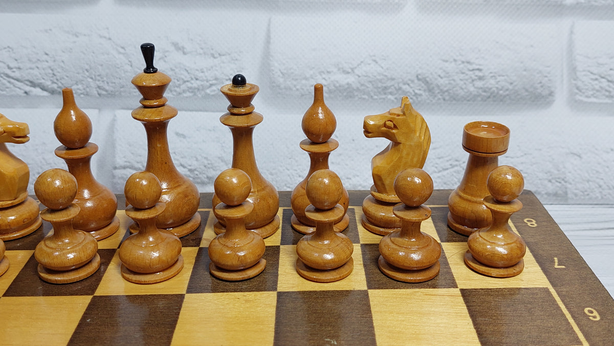 Beautiful authentic classic soviet wooden medium chess set, russian usa, vintage 1950.