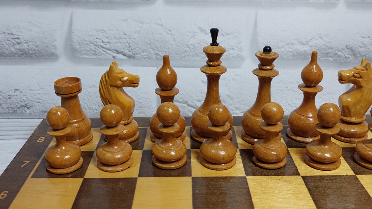 Beautiful authentic classic soviet wooden medium chess set, russian usa, vintage 1950.