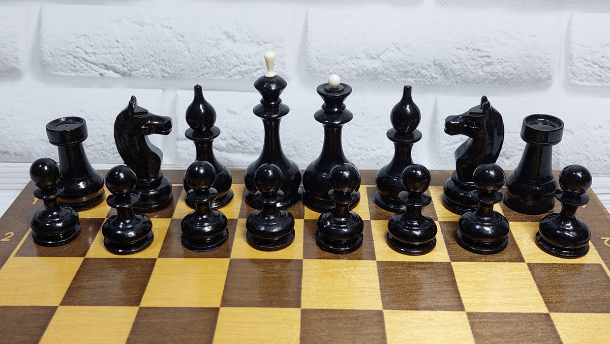 Beautiful authentic classic soviet wooden medium chess set, russian usa, vintage 1950.