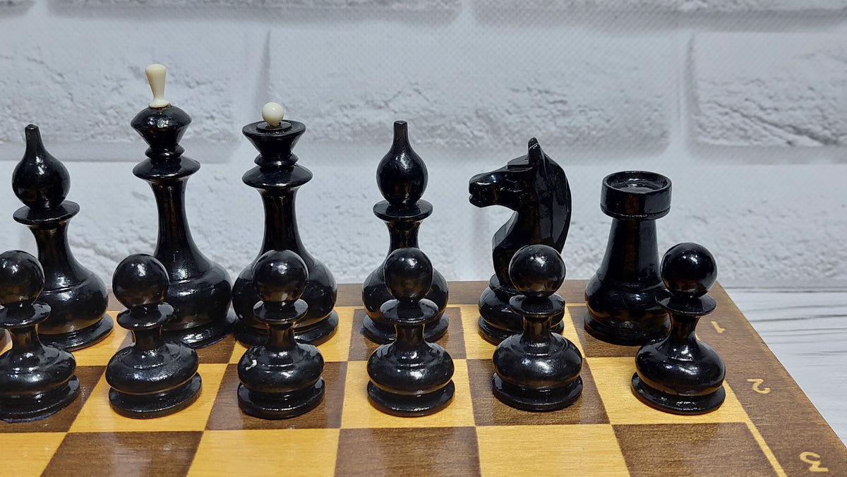 Beautiful authentic classic soviet wooden medium chess set, russian usa, vintage 1950.