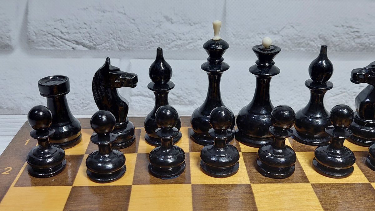 Beautiful authentic classic soviet wooden medium chess set, russian usa, vintage 1950.