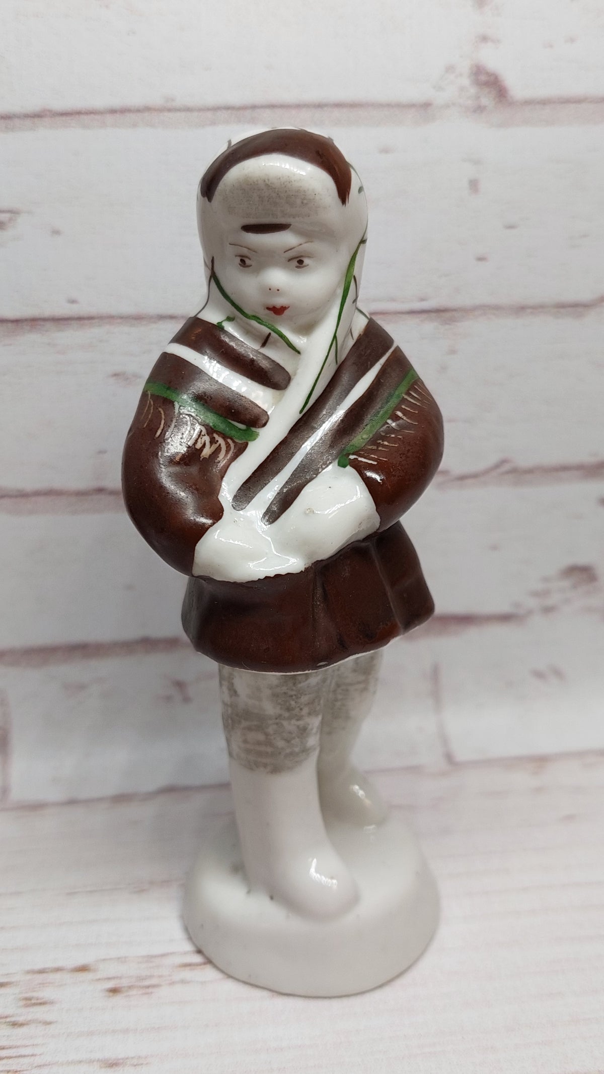 Statuette of a blockade woman ukutysh forties Bronnitsy Made in the USSR.