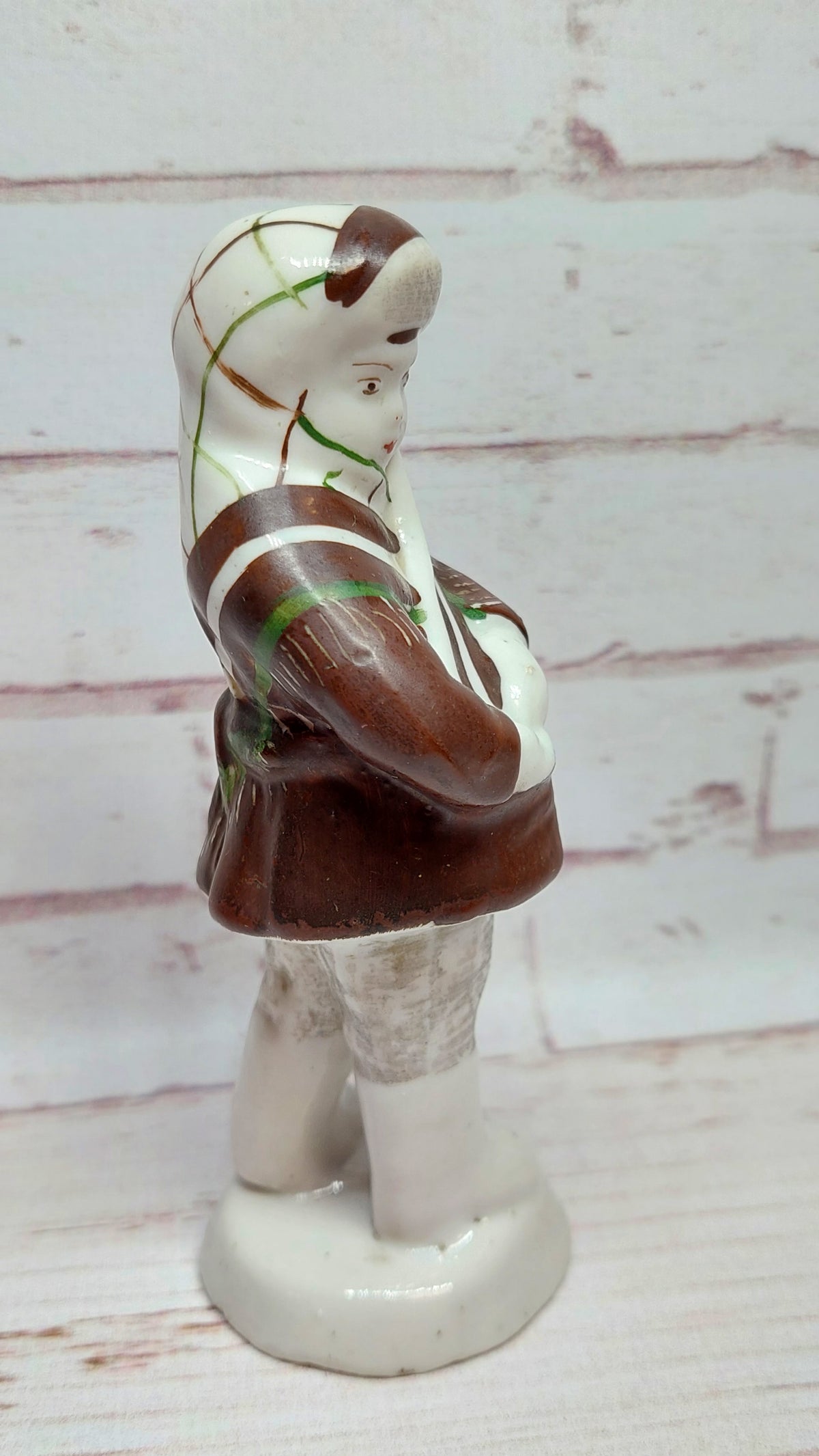 Statuette of a blockade woman ukutysh forties Bronnitsy Made in the USSR.