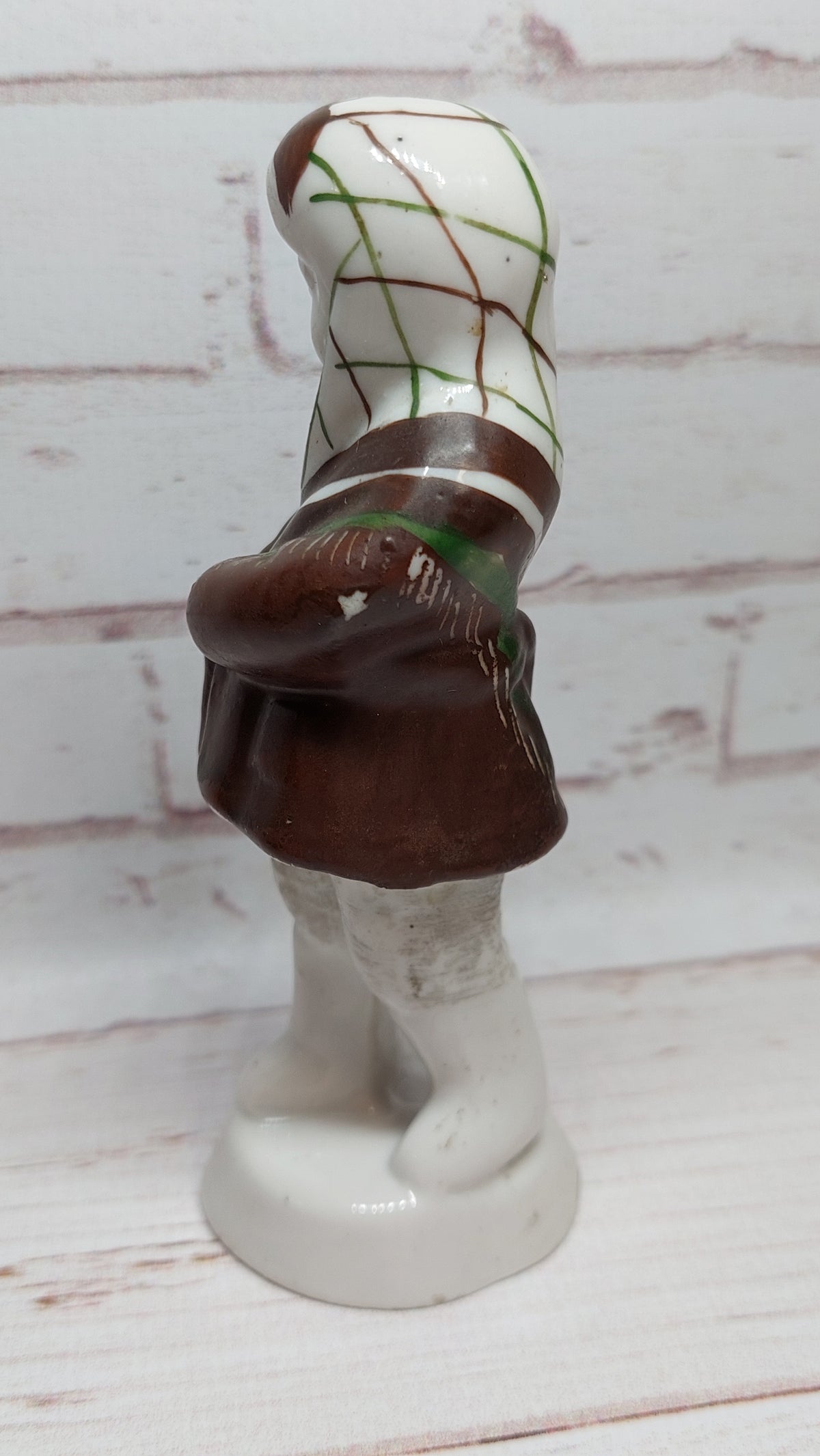 Statuette of a blockade woman ukutysh forties Bronnitsy Made in the USSR.