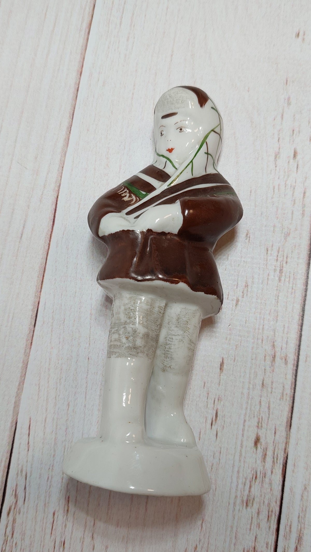 Statuette of a blockade woman ukutysh forties Bronnitsy Made in the USSR.