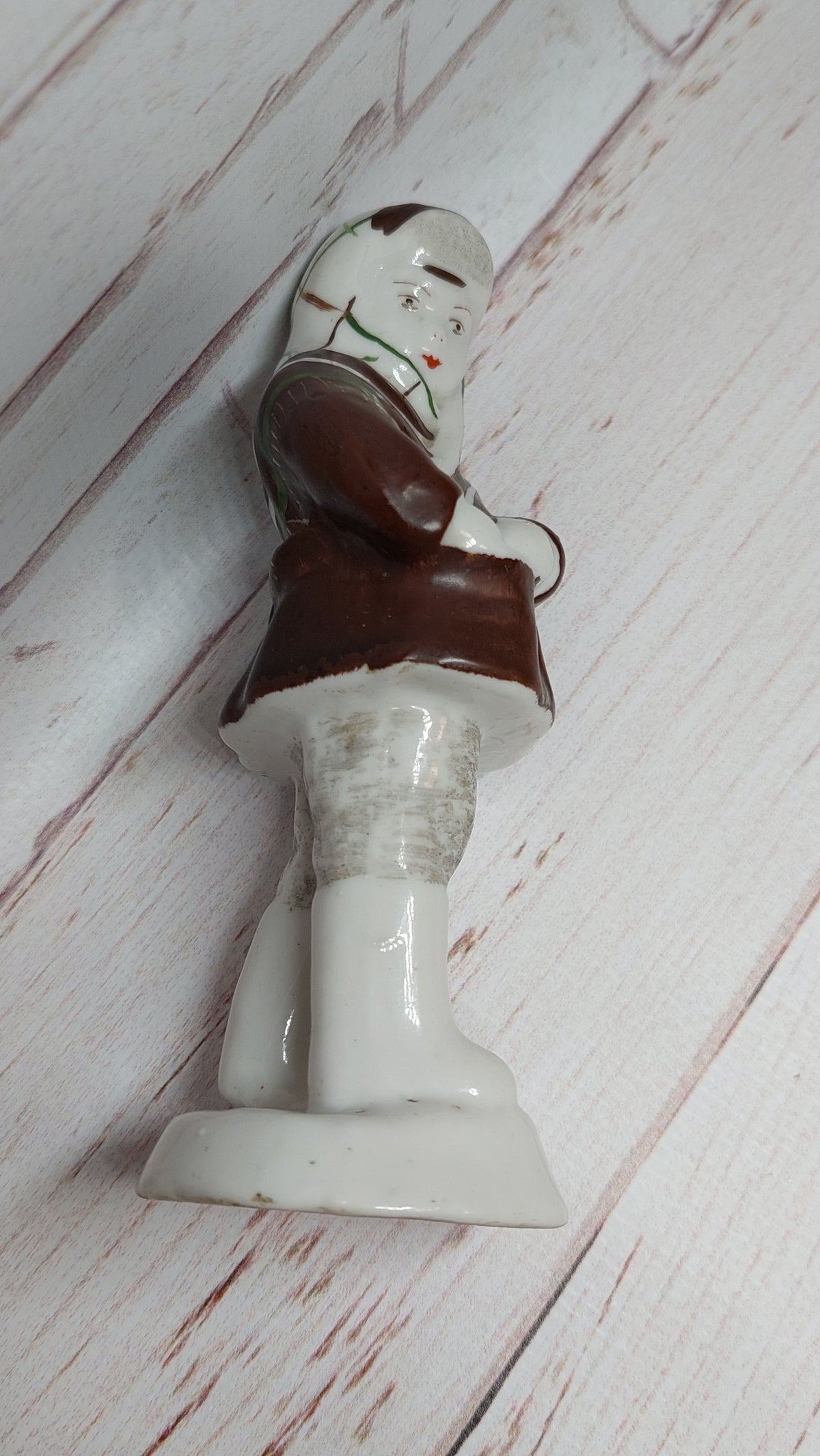 Statuette of a blockade woman ukutysh forties Bronnitsy Made in the USSR.