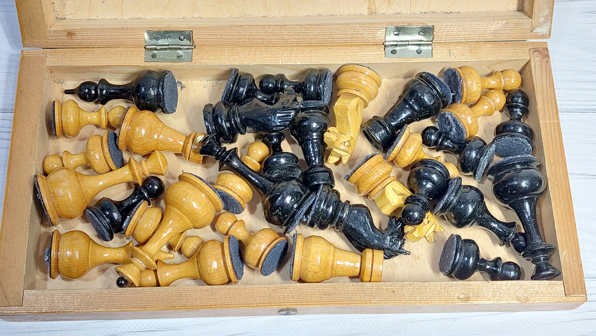Beautiful authentic classic soviet wooden medium chess set, russian usa, vintage 1950.