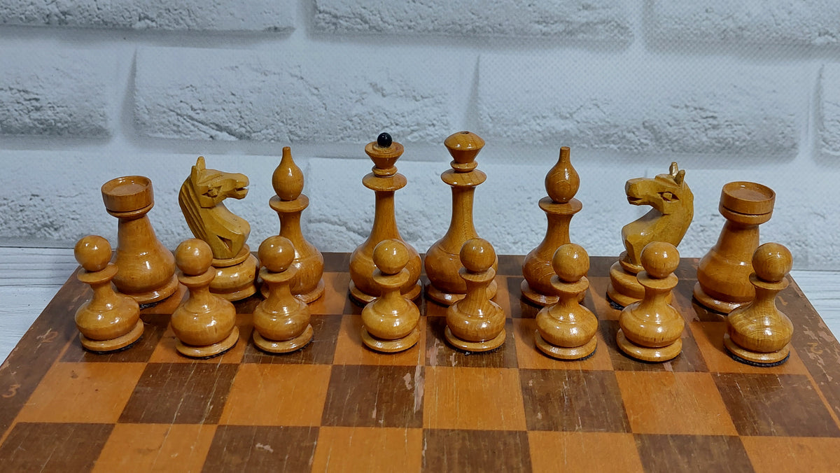 Beautiful authentic classic soviet wooden medium chess set, russian usa, vintage 1950.